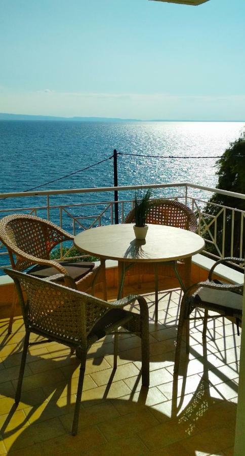Anesis Seaview Apartment 2 ネオス・マルマラス エクステリア 写真