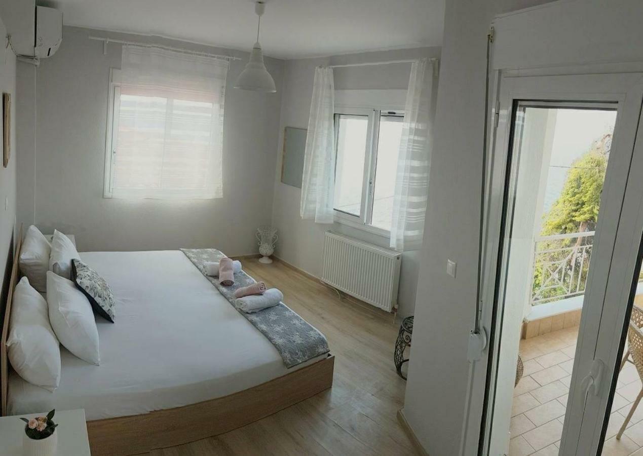 Anesis Seaview Apartment 2 ネオス・マルマラス エクステリア 写真